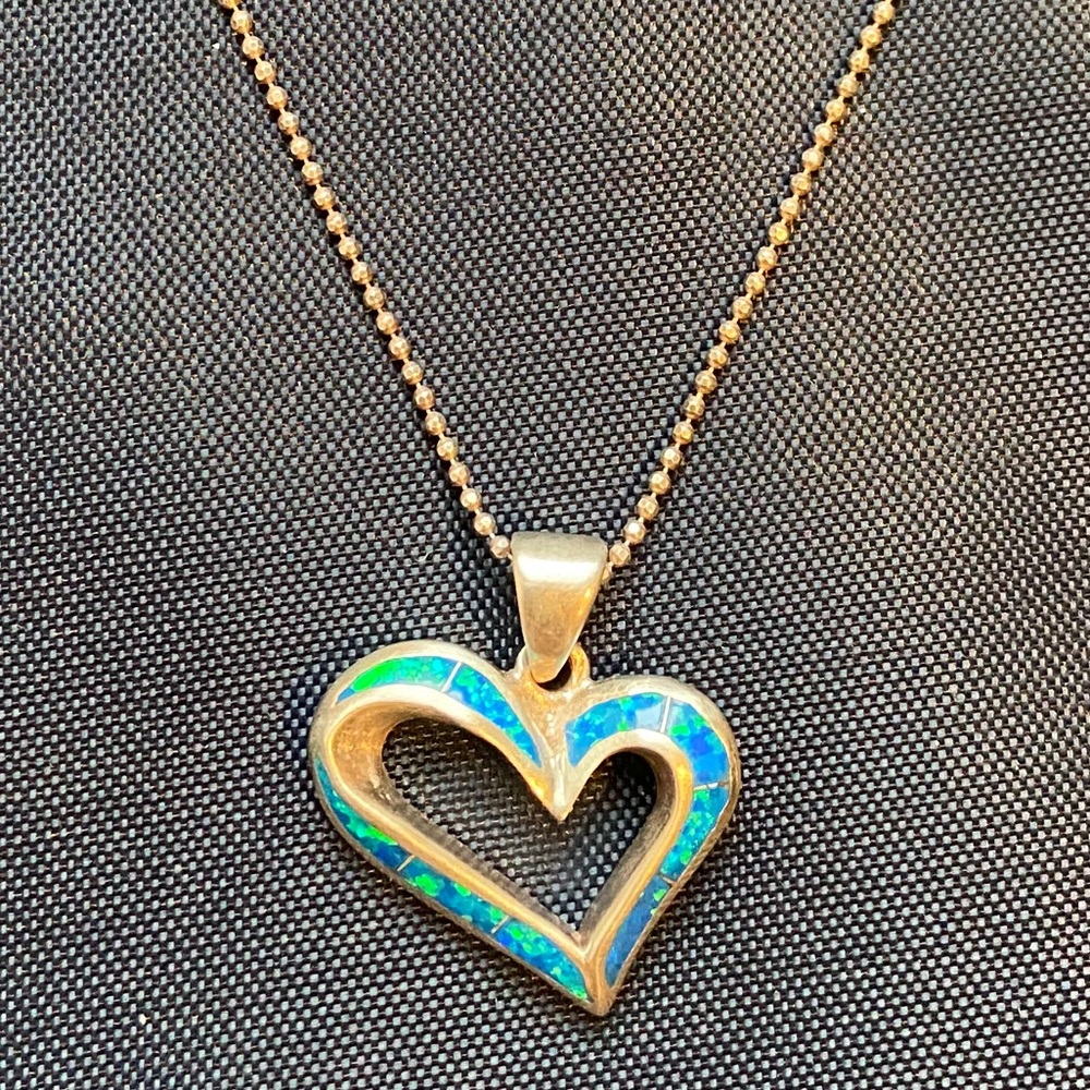 NWOT Blue and Green Iridescent Heart Necklace